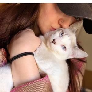 Meet your Posher, Alice